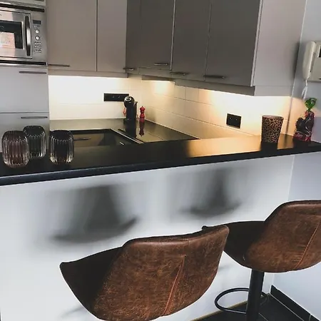 Cosy, Trendy En Zuid Gelegen Ruim Op 100m En Winkelstraat Nieuwpoort